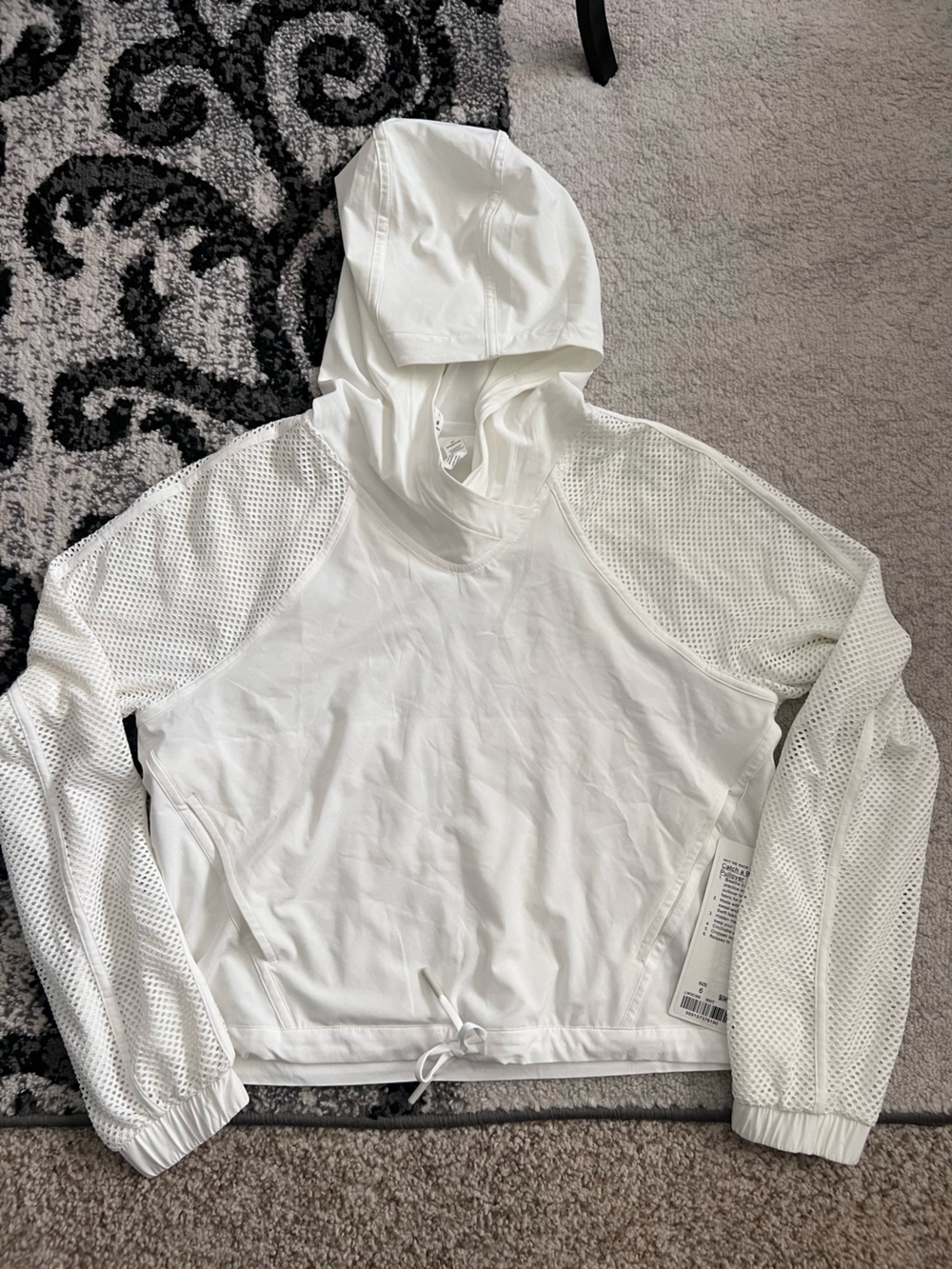 NWT Lululemon Catch A Breeze Pullover Hoodie Women’s Size 6 White